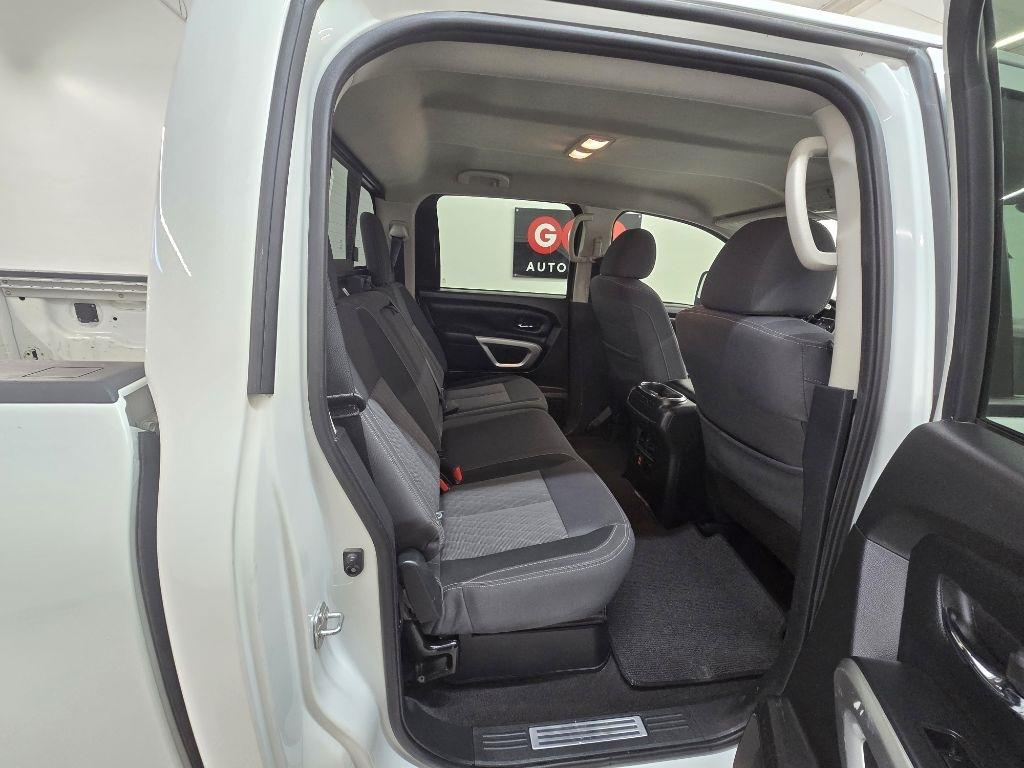 Nissan Titan Platinum Reserve Crew Cab 4WD 2021