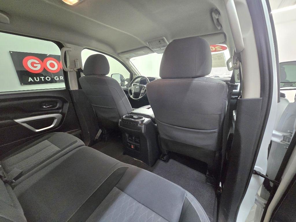 Nissan Titan Platinum Reserve Crew Cab 4WD 2021