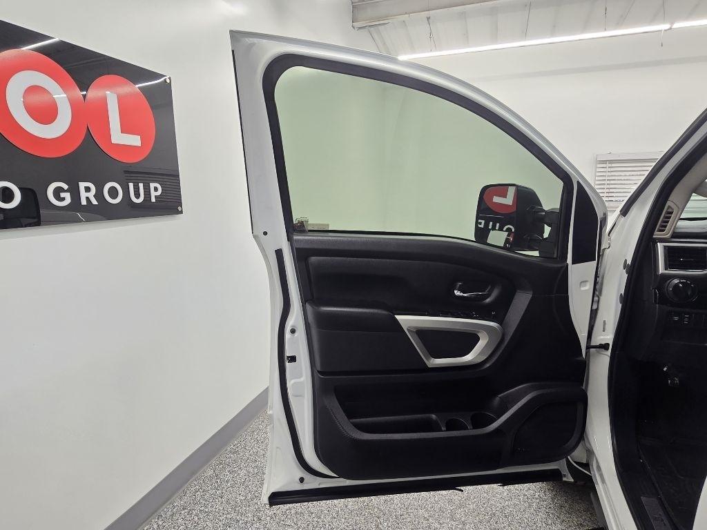 Nissan Titan Platinum Reserve Crew Cab 4WD 2021