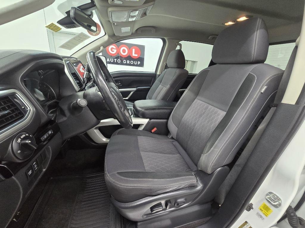 Nissan Titan Platinum Reserve Crew Cab 4WD 2021