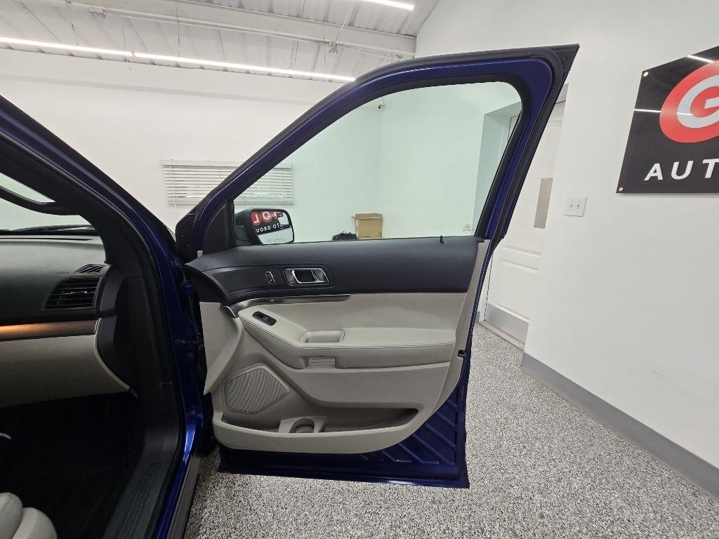 Ford Explorer Base 4WD 2015