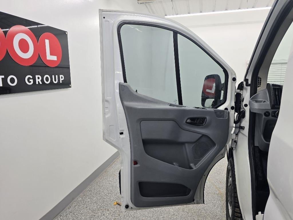 Ford Transit 350 Van Low Roof w/Sliding Pass. 148-in. WB 2015