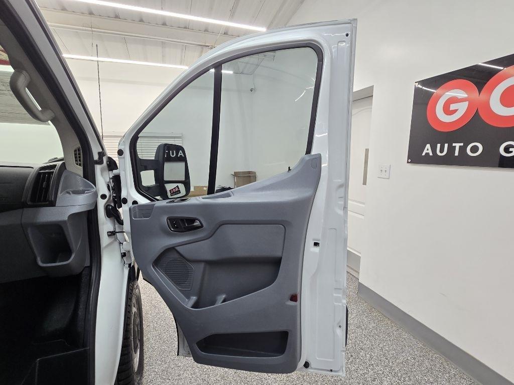 Ford Transit 350 Van Low Roof w/Sliding Pass. 148-in. WB 2015