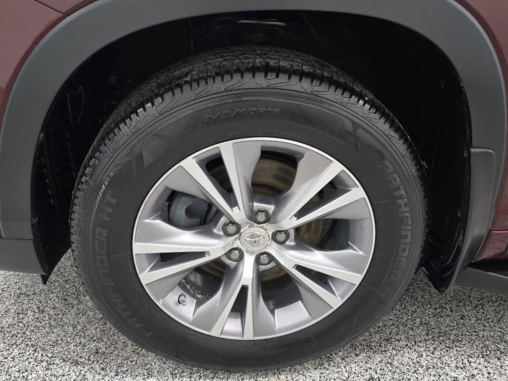 Toyota Highlander XLE FWD V6 2015