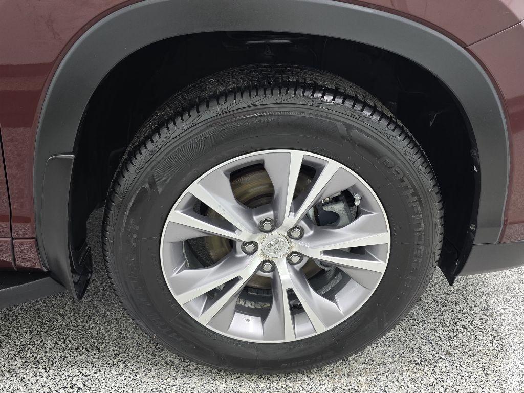 Toyota Highlander XLE FWD V6 2015