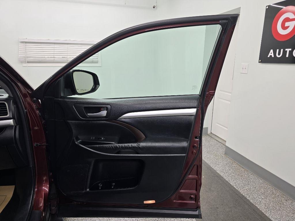 Toyota Highlander XLE FWD V6 2015