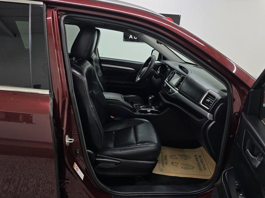 Toyota Highlander XLE FWD V6 2015