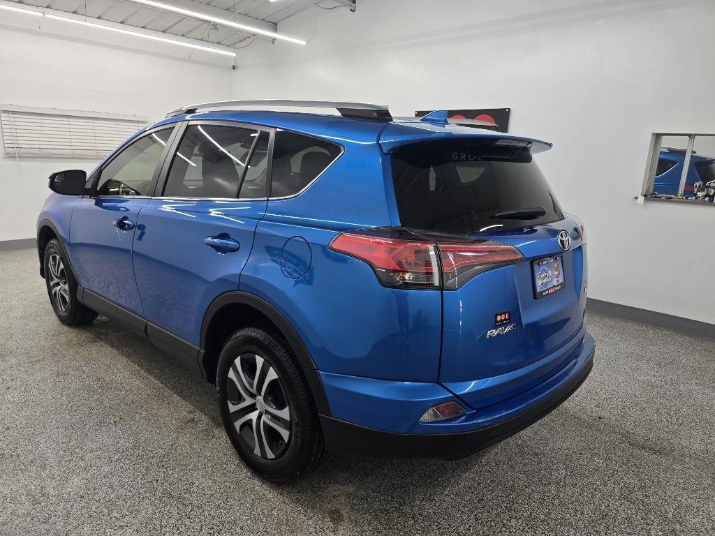 Toyota RAV4 LE FWD 2018