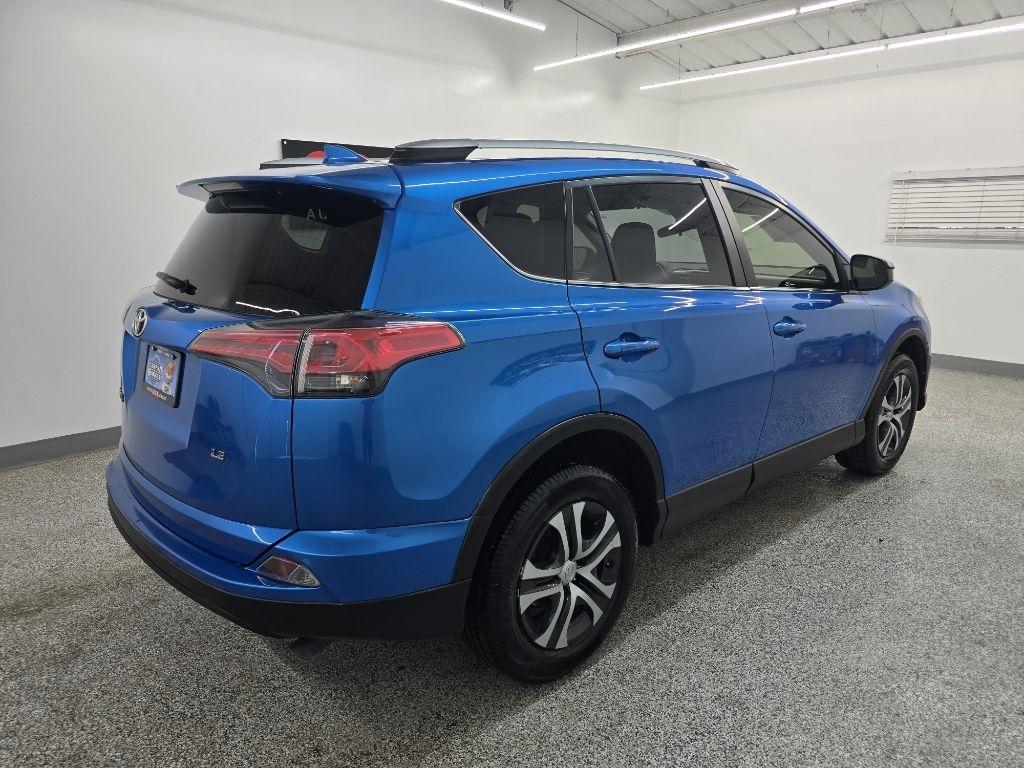 Toyota RAV4 LE FWD 2018