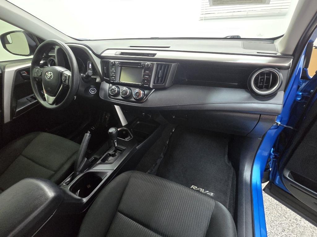 Toyota RAV4 LE FWD 2018