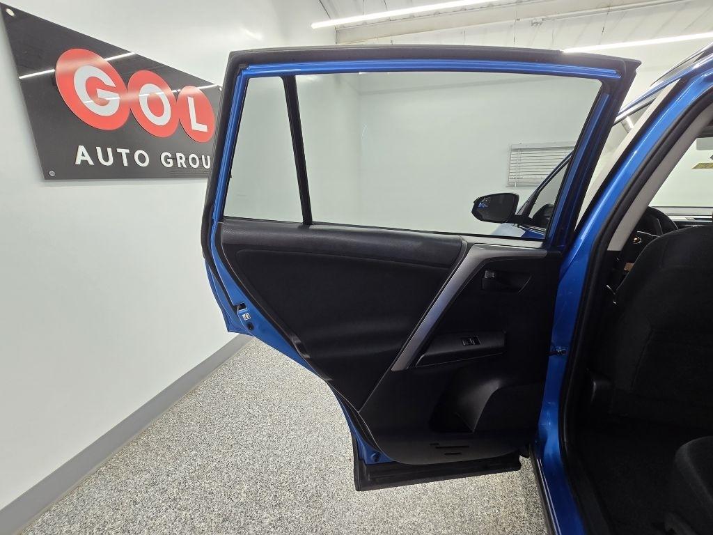 Toyota RAV4 LE FWD 2018