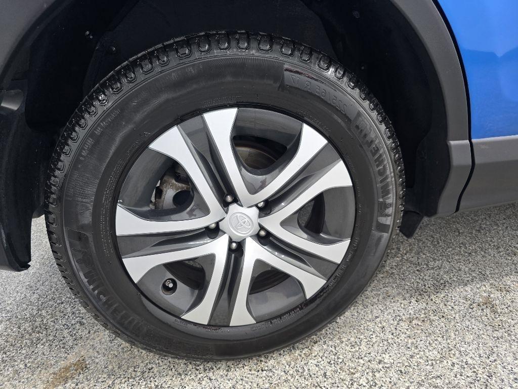 Toyota RAV4 LE FWD 2018