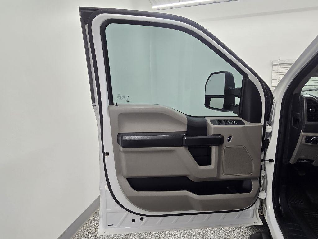 Ford F-250 SD Lariat Crew Cab 2WD 2021