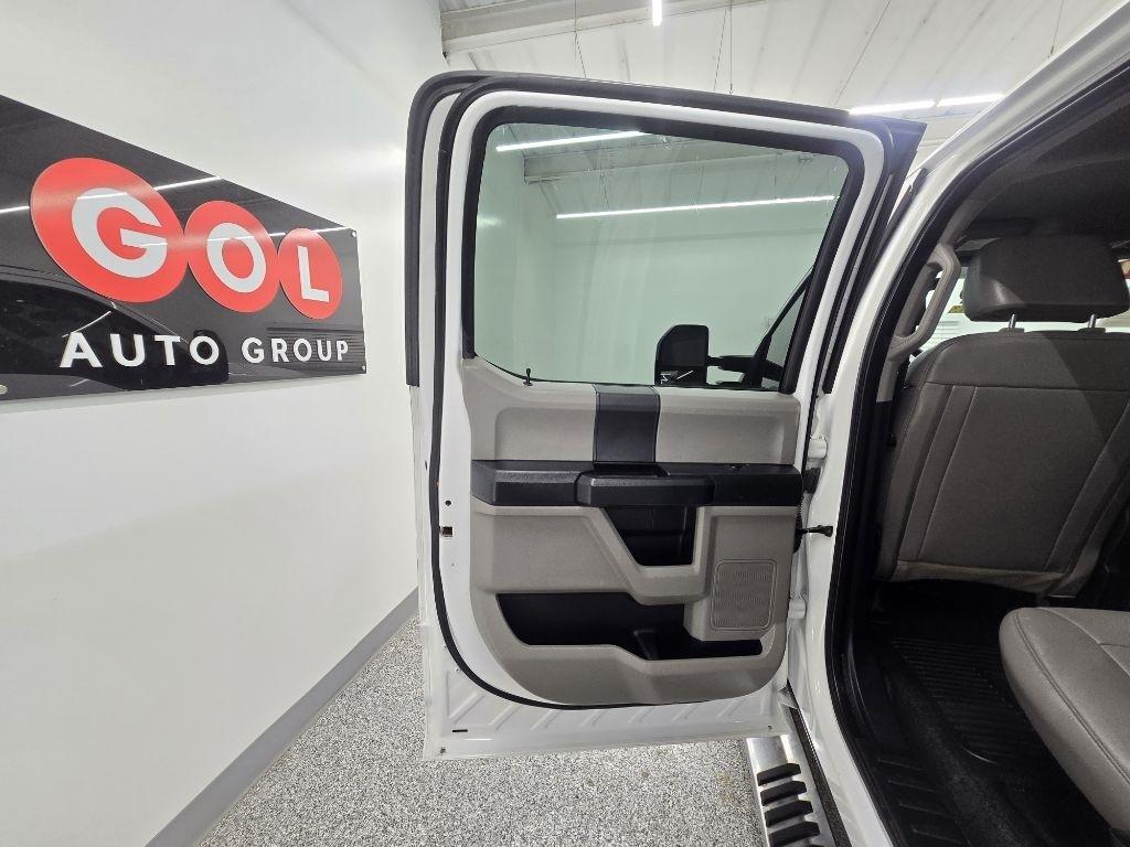 Ford F-250 SD Lariat Crew Cab 2WD 2021