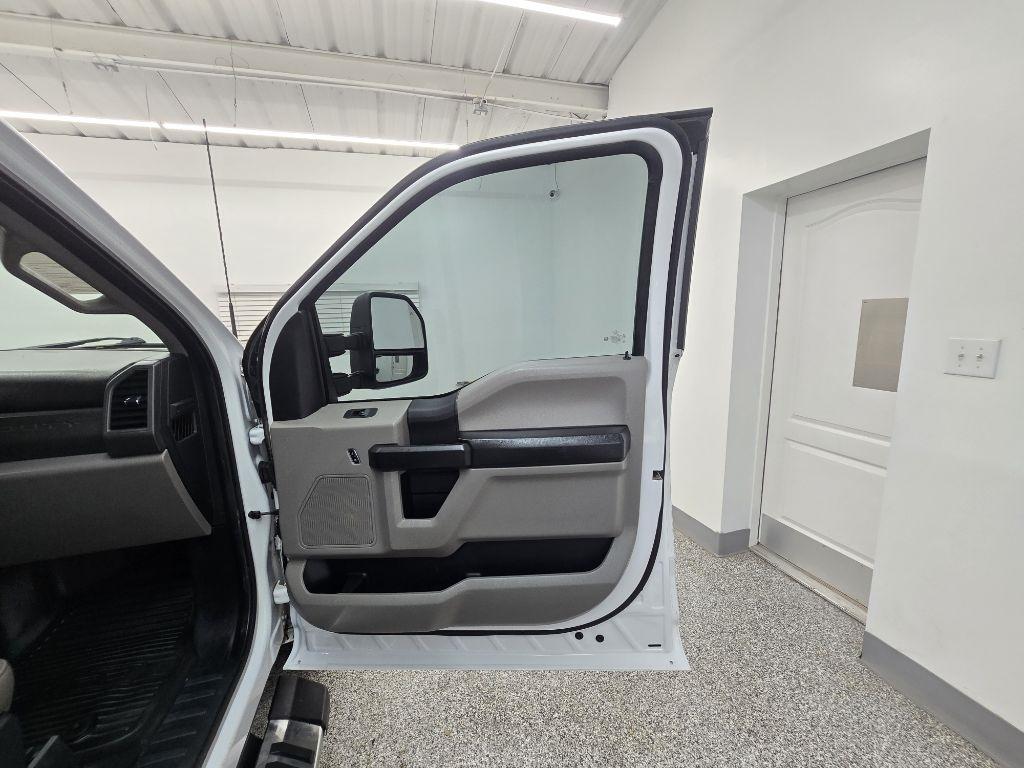 Ford F-250 SD Lariat Crew Cab 2WD 2021