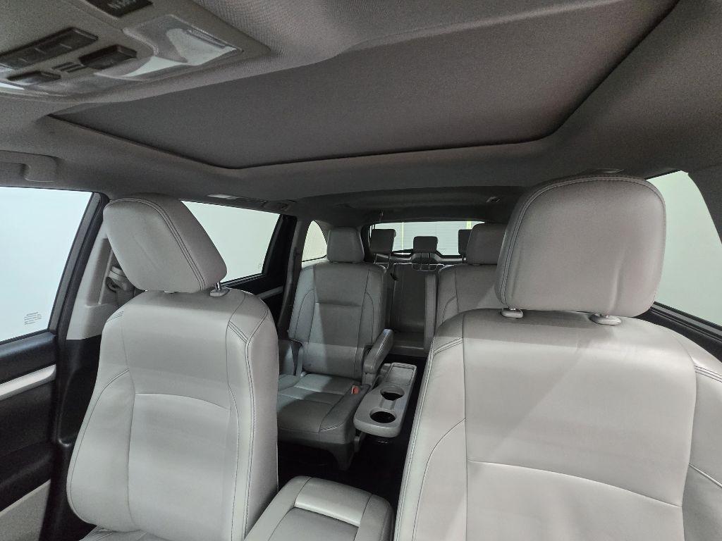 Toyota Highlander XLE FWD V6 2015