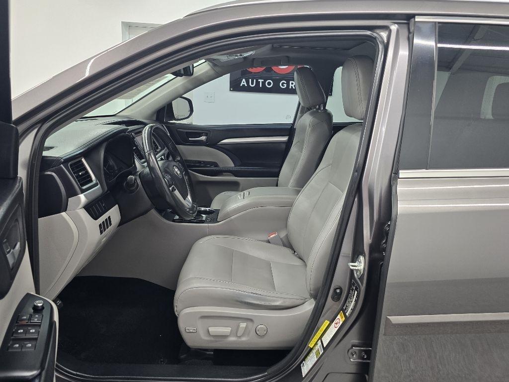 Toyota Highlander XLE FWD V6 2015