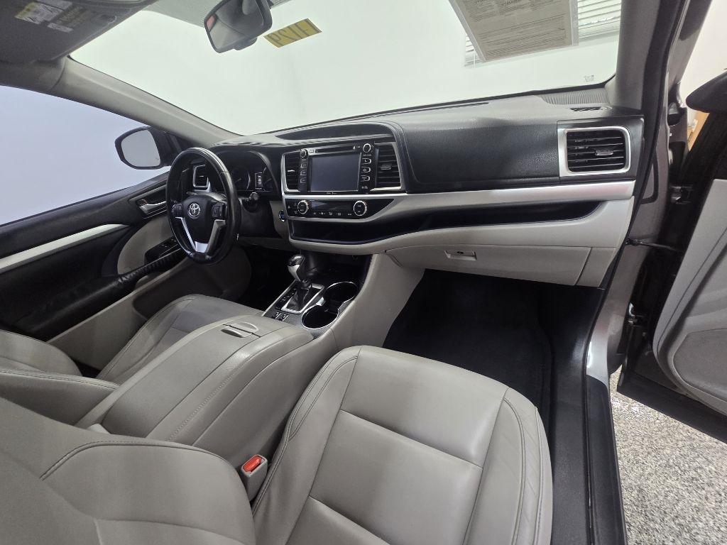 Toyota Highlander XLE FWD V6 2015