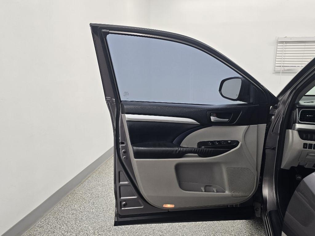 Toyota Highlander XLE FWD V6 2015