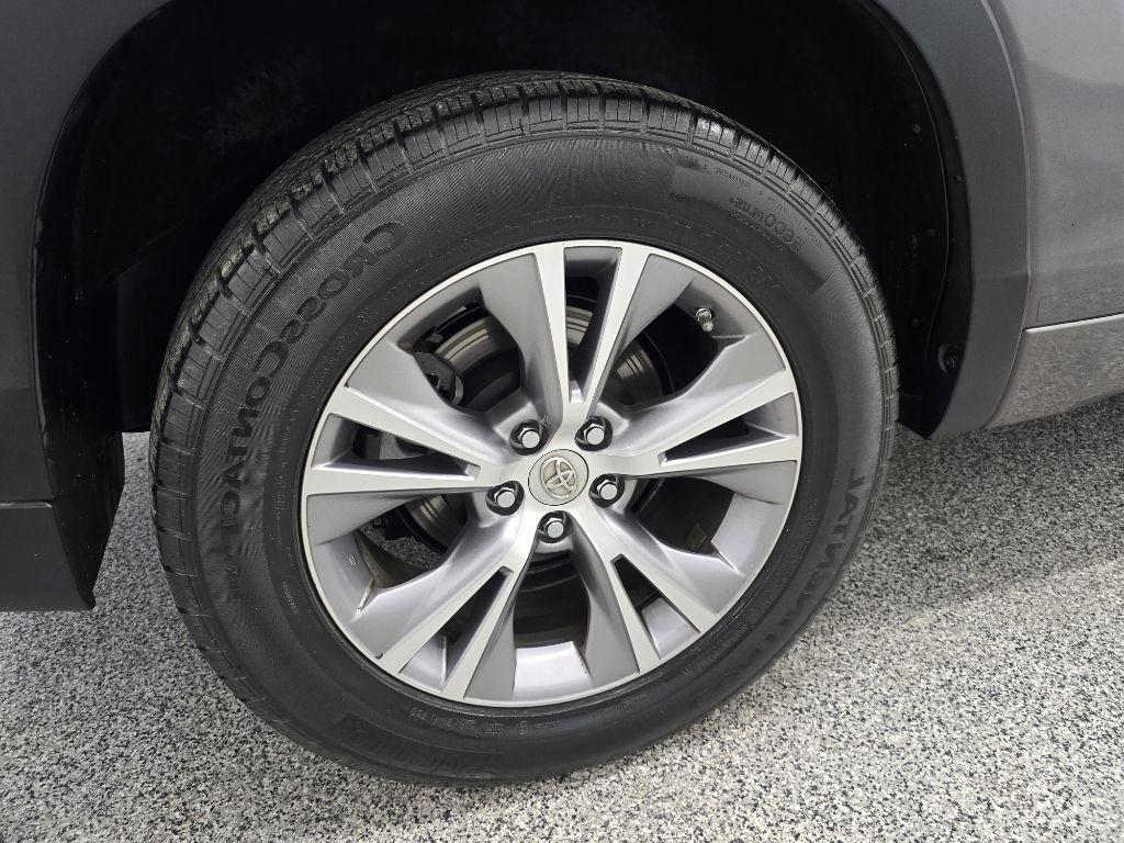 Toyota Highlander XLE FWD V6 2015