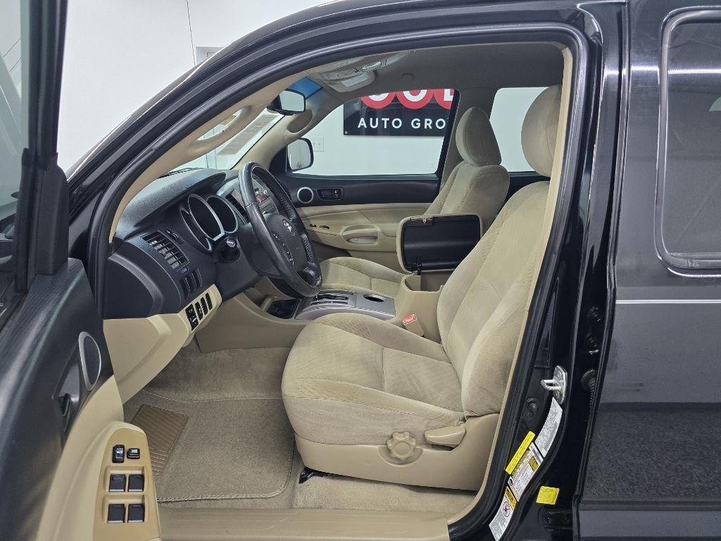 Toyota Tacoma PreRunner Double Cab Auto 2WD 2011