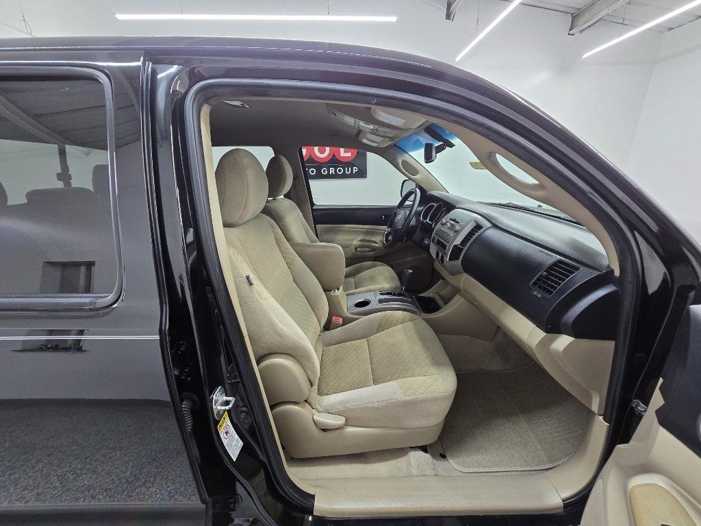 Toyota Tacoma PreRunner Double Cab Auto 2WD 2011