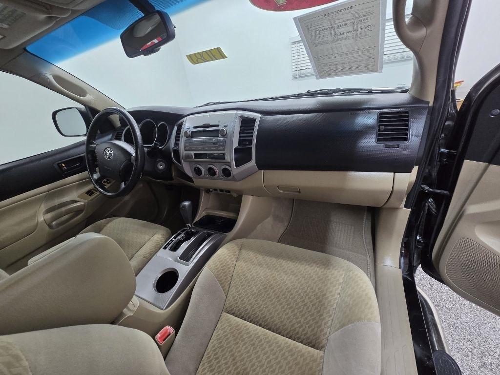 Toyota Tacoma PreRunner Double Cab Auto 2WD 2011