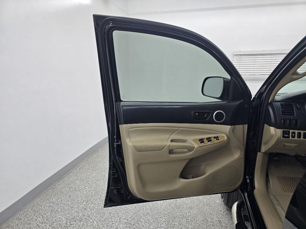 Toyota Tacoma PreRunner Double Cab Auto 2WD 2011