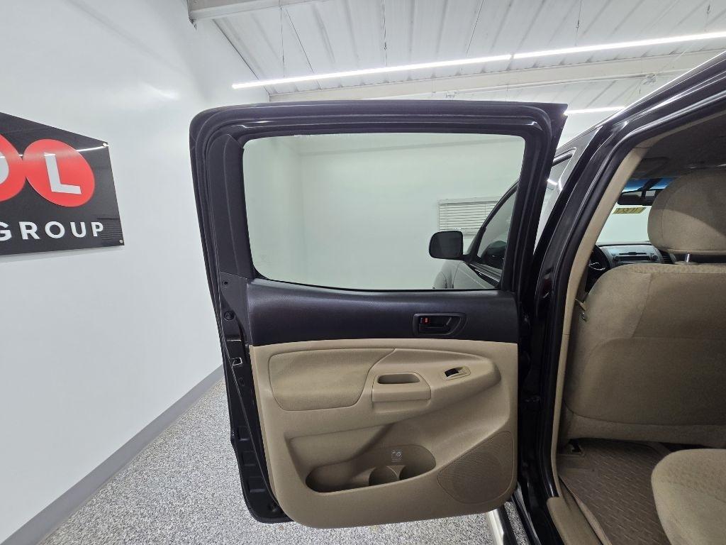 Toyota Tacoma PreRunner Double Cab Auto 2WD 2011