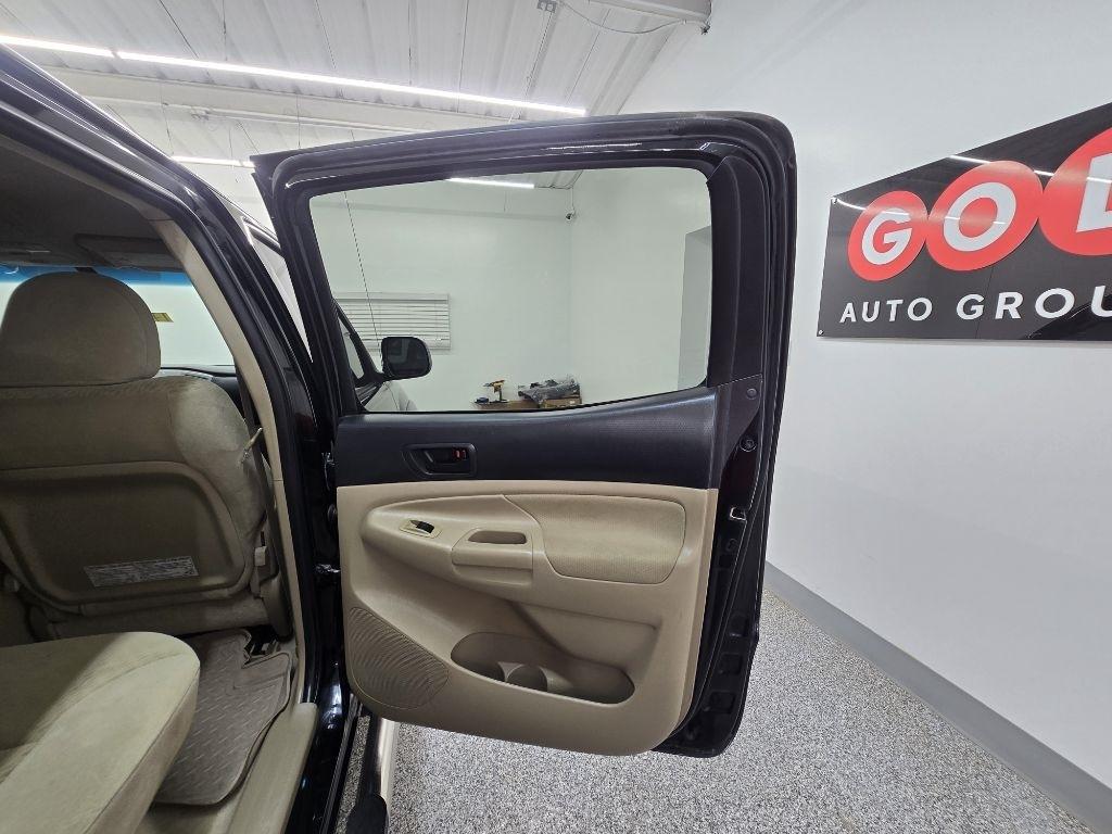 Toyota Tacoma PreRunner Double Cab Auto 2WD 2011