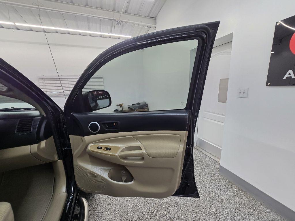 Toyota Tacoma PreRunner Double Cab Auto 2WD 2011