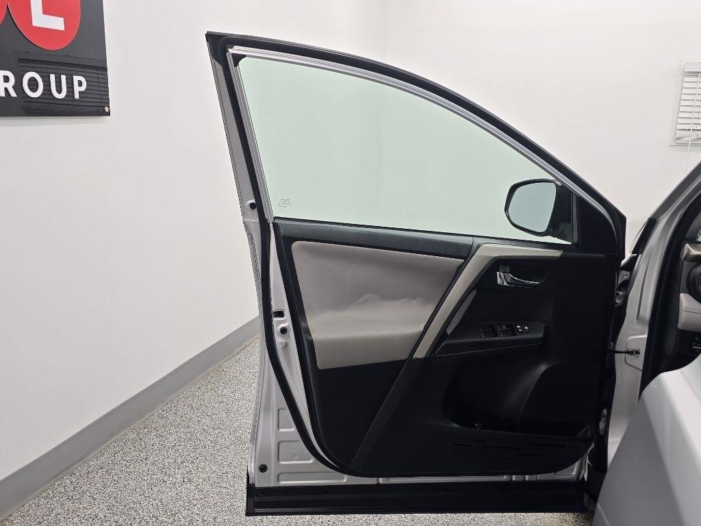 Toyota RAV4 XLE FWD 2015