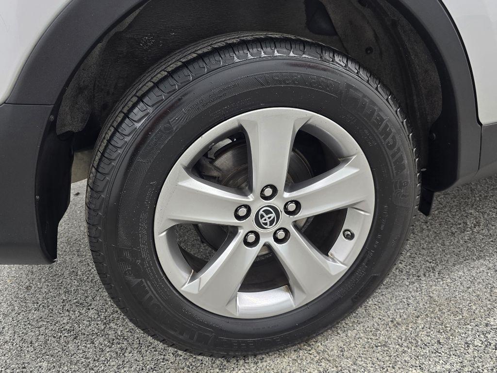 Toyota RAV4 XLE FWD 2015