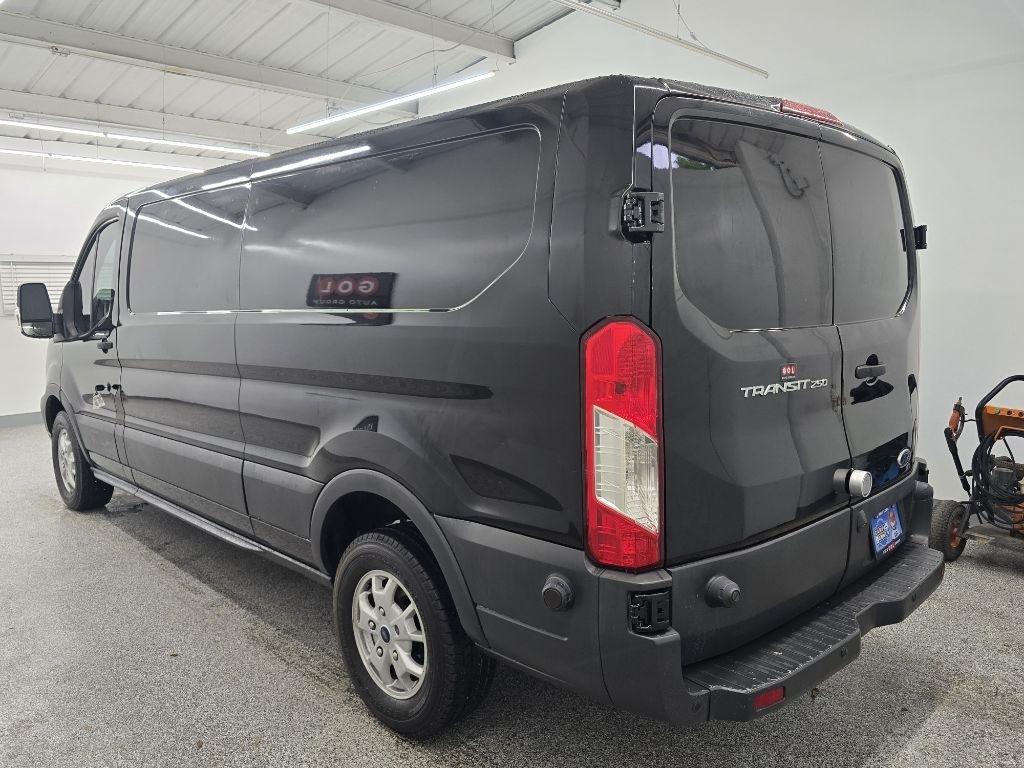 Ford Transit 250 Van Low Roof w/Sliding Pass. 148-in. WB 2016