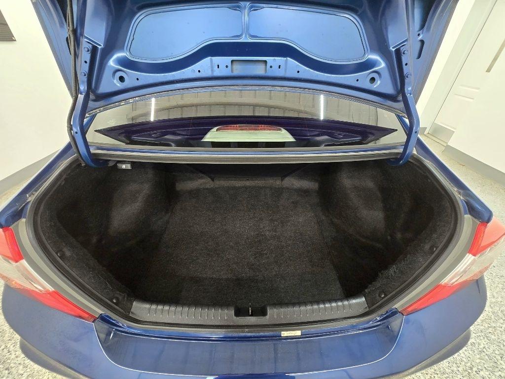 Honda Civic LX Sedan 5-Speed AT 2012