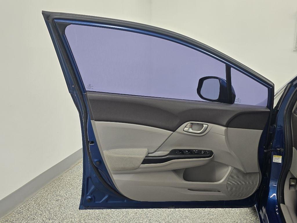 Honda Civic LX Sedan 5-Speed AT 2012