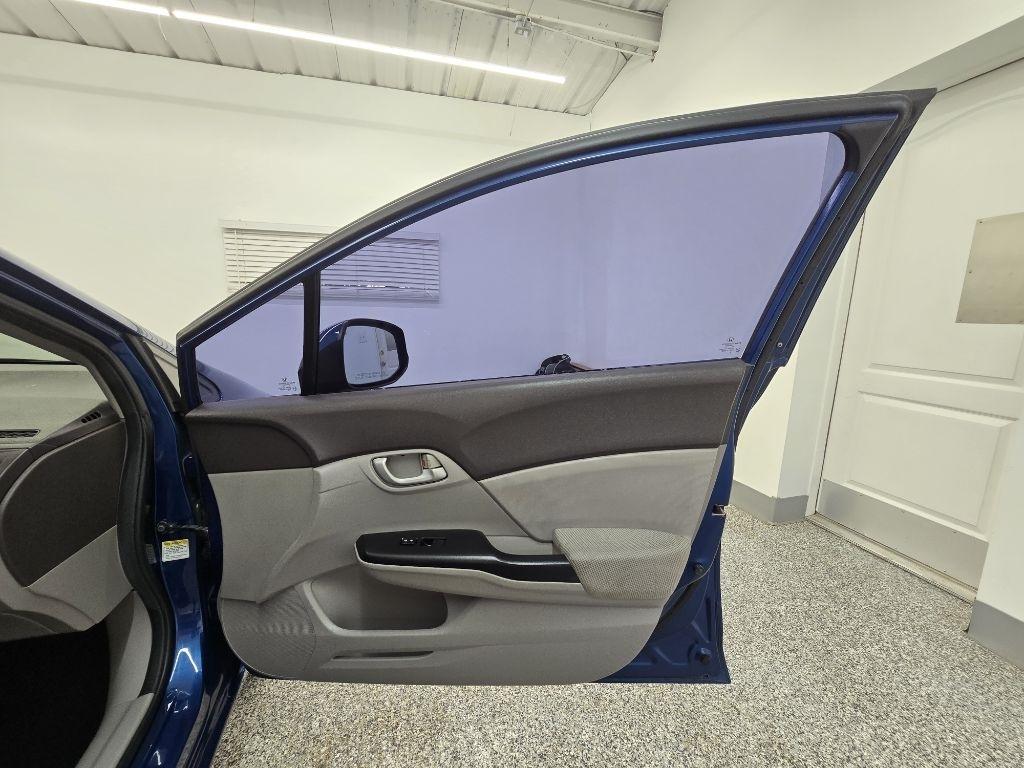 Honda Civic LX Sedan 5-Speed AT 2012