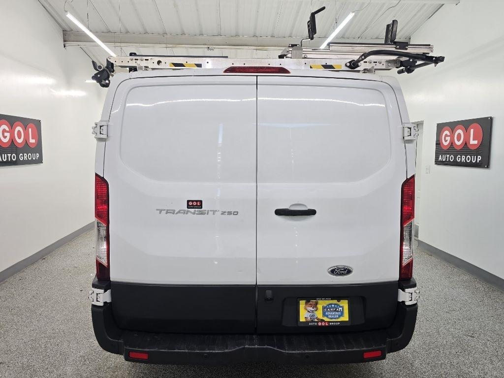 Ford Transit 250 Van Low Roof w/Sliding Pass. 130-in. WB 2016