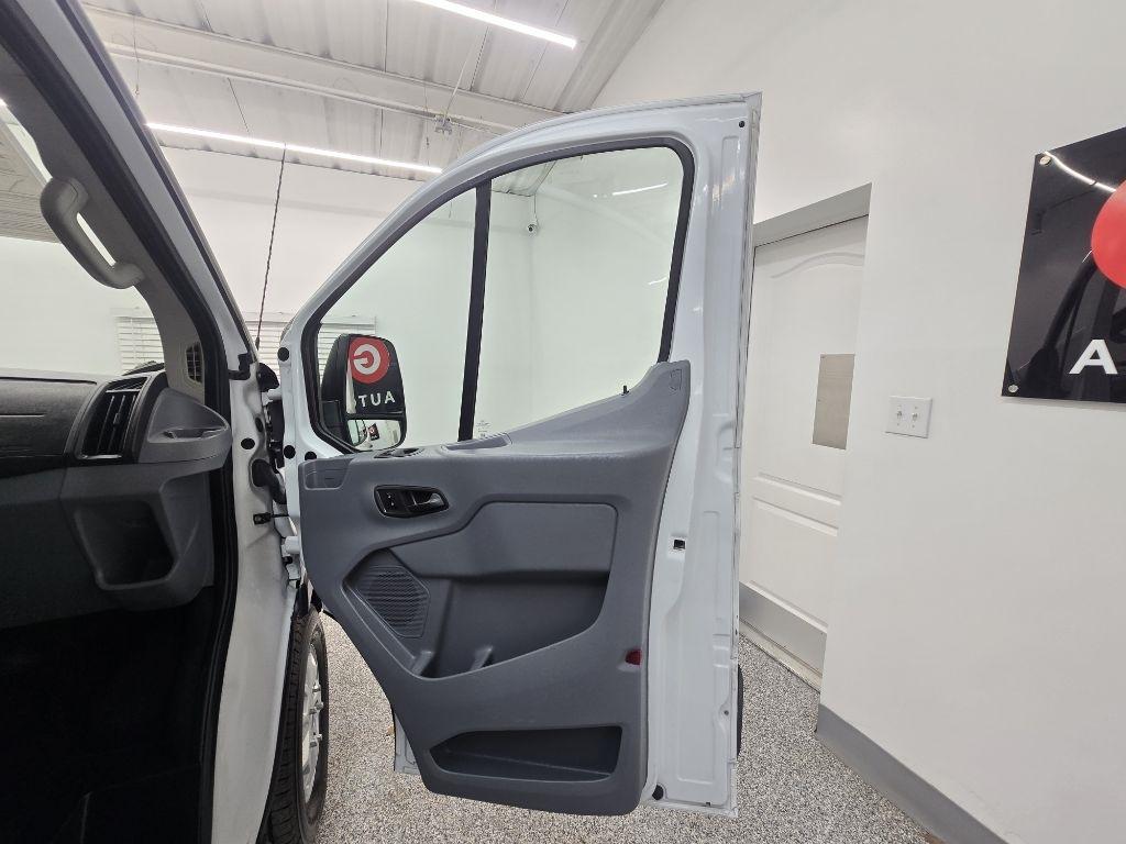 Ford Transit 250 Van Low Roof w/Sliding Pass. 130-in. WB 2016