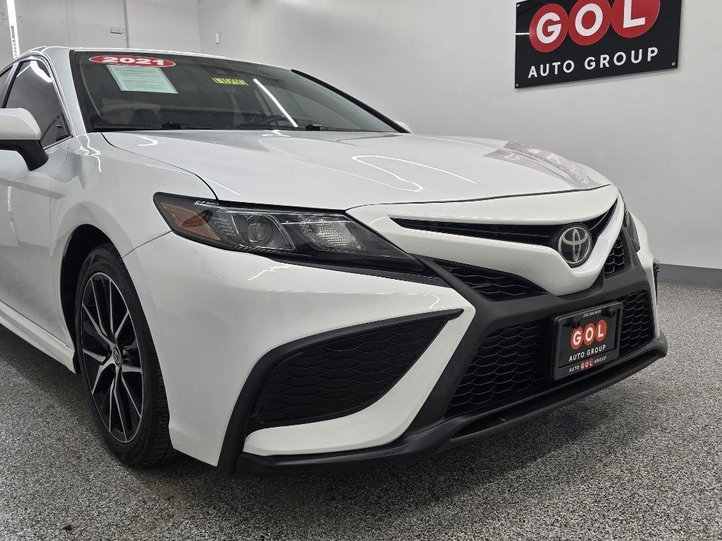 Toyota Camry SE 2021