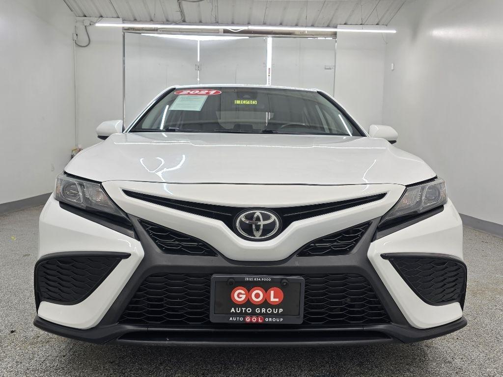 Toyota Camry SE 2021