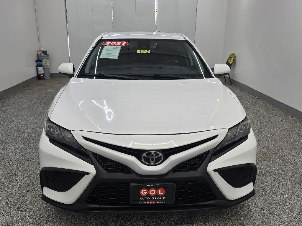 Toyota Camry SE 2021