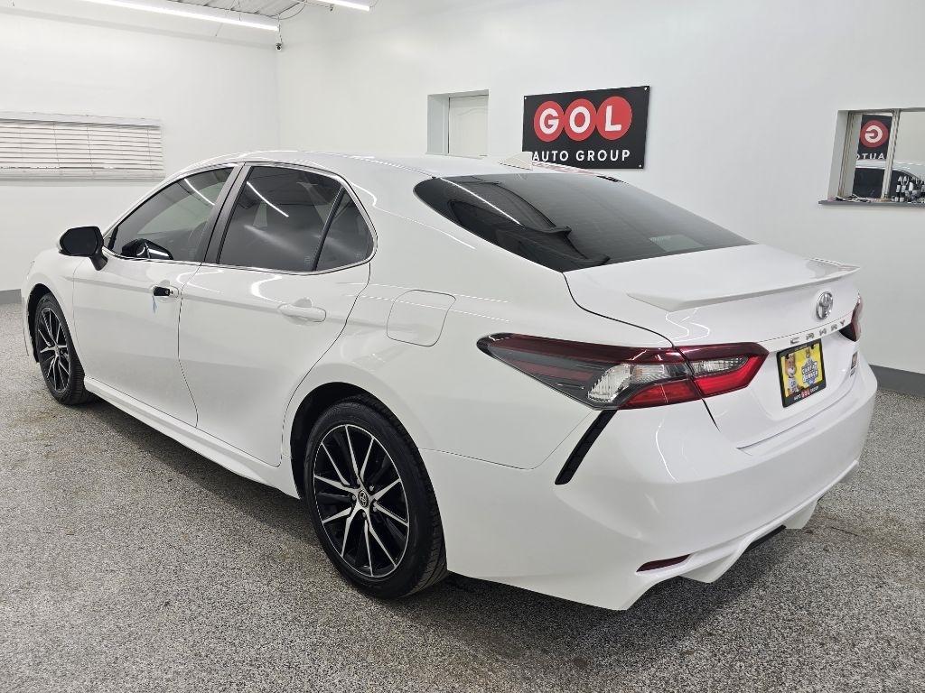 Toyota Camry SE 2021