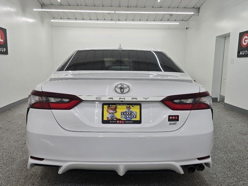 Toyota Camry SE 2021