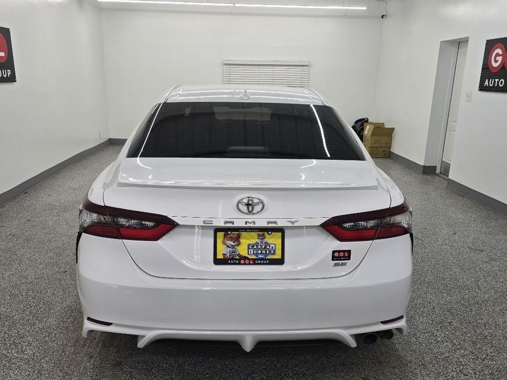 Toyota Camry SE 2021