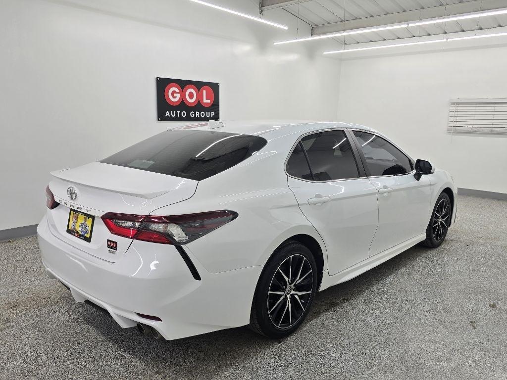 Toyota Camry SE 2021