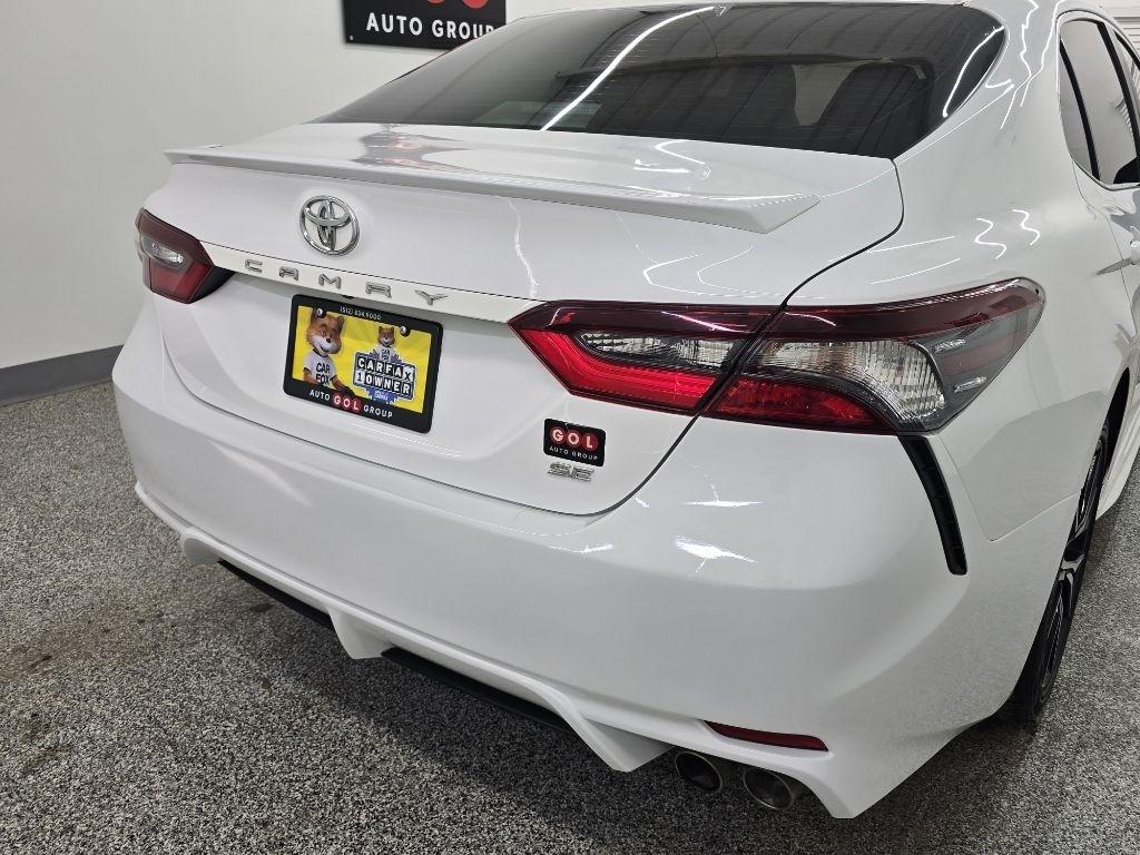 Toyota Camry SE 2021