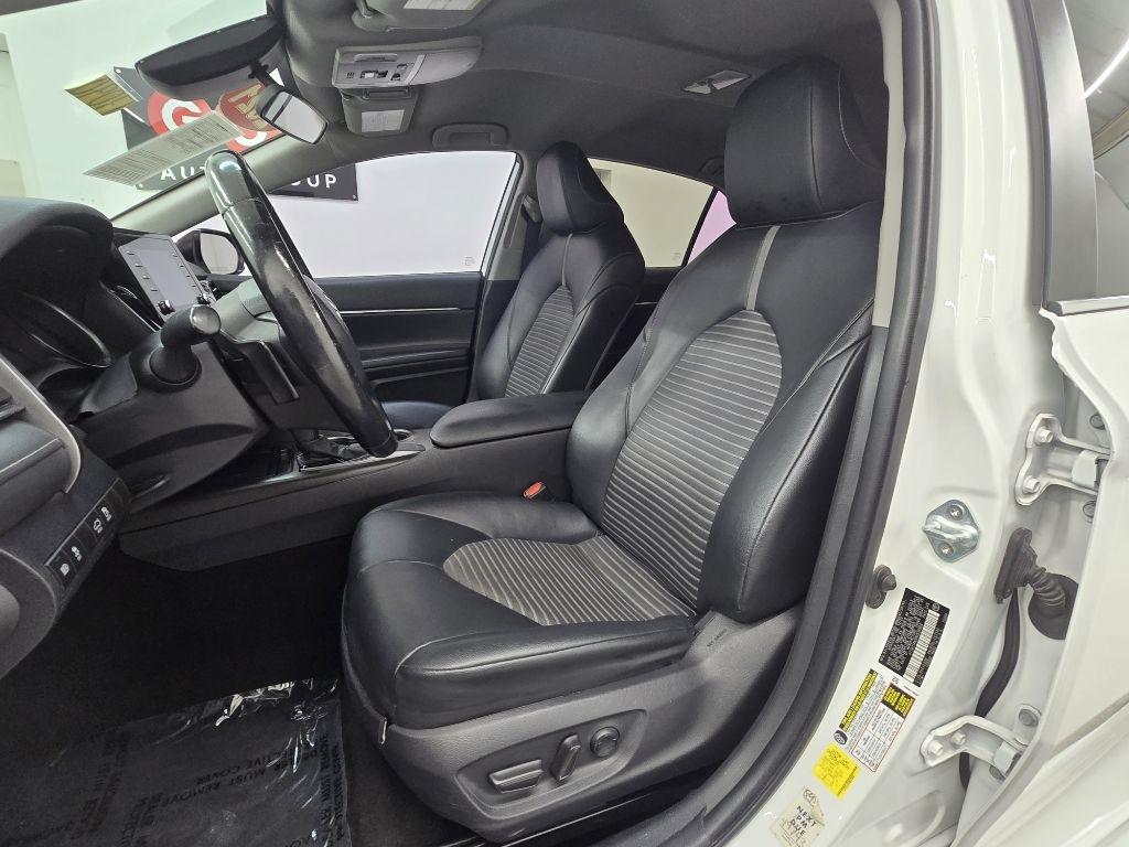 Toyota Camry SE 2021