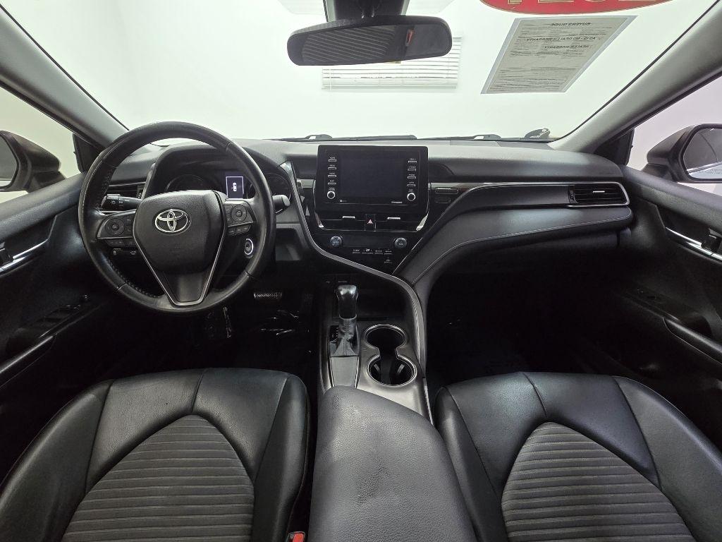 Toyota Camry SE 2021