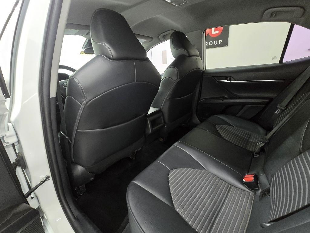 Toyota Camry SE 2021